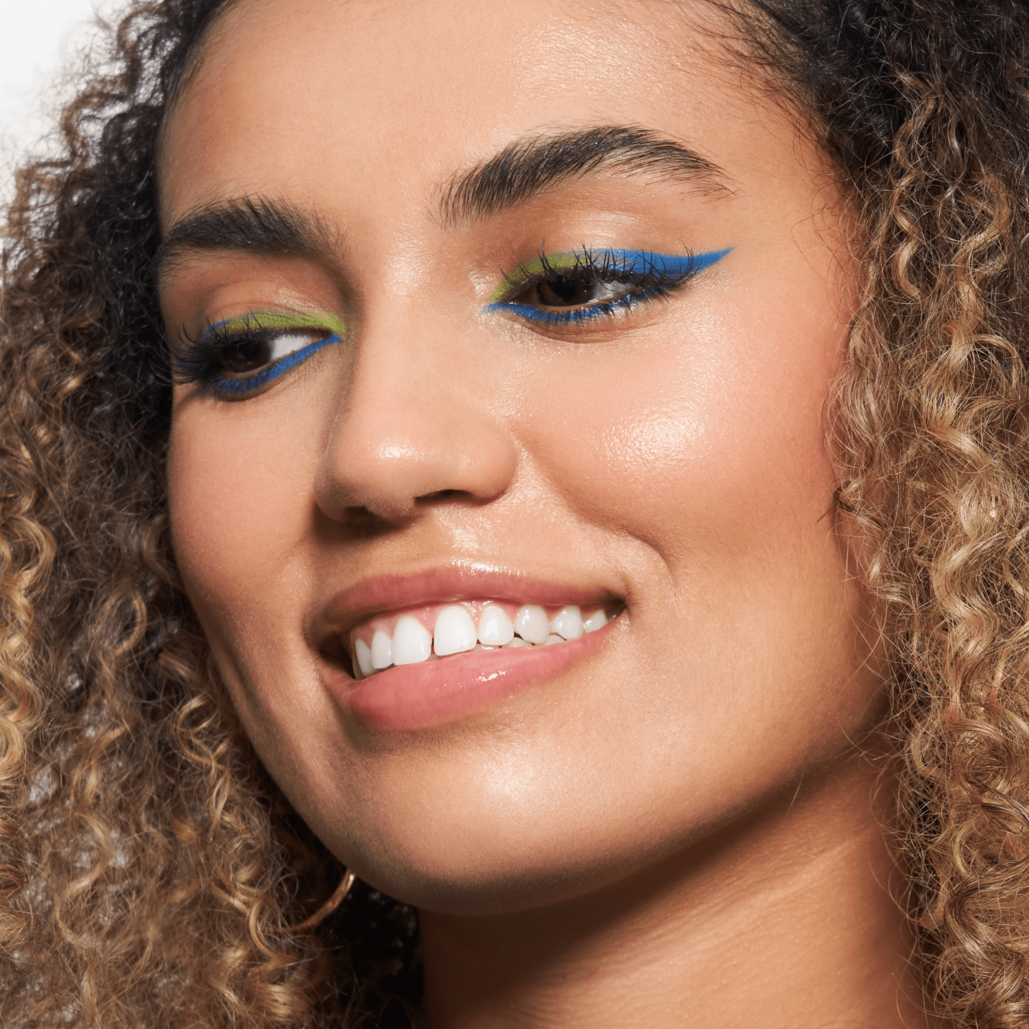 Lápiz De Ojos Kohl Kajal Waterproof CATRICE