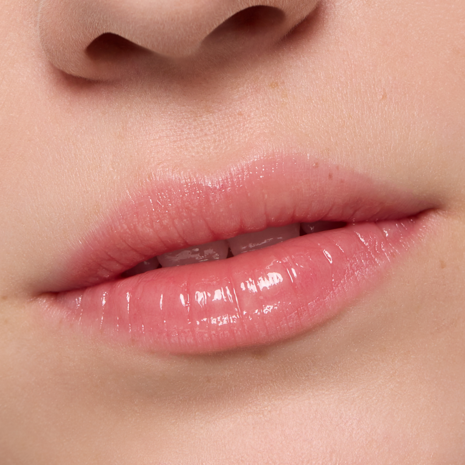 Bálsamo Labial Juicy Bomb Glossy Butter ESSENCE