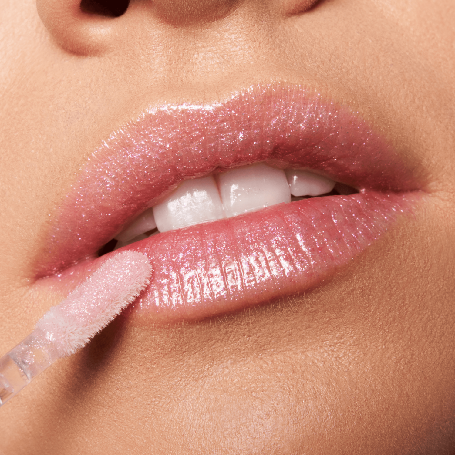 Brillo Labial Meta Glow Multi-Reflective ESSENCE