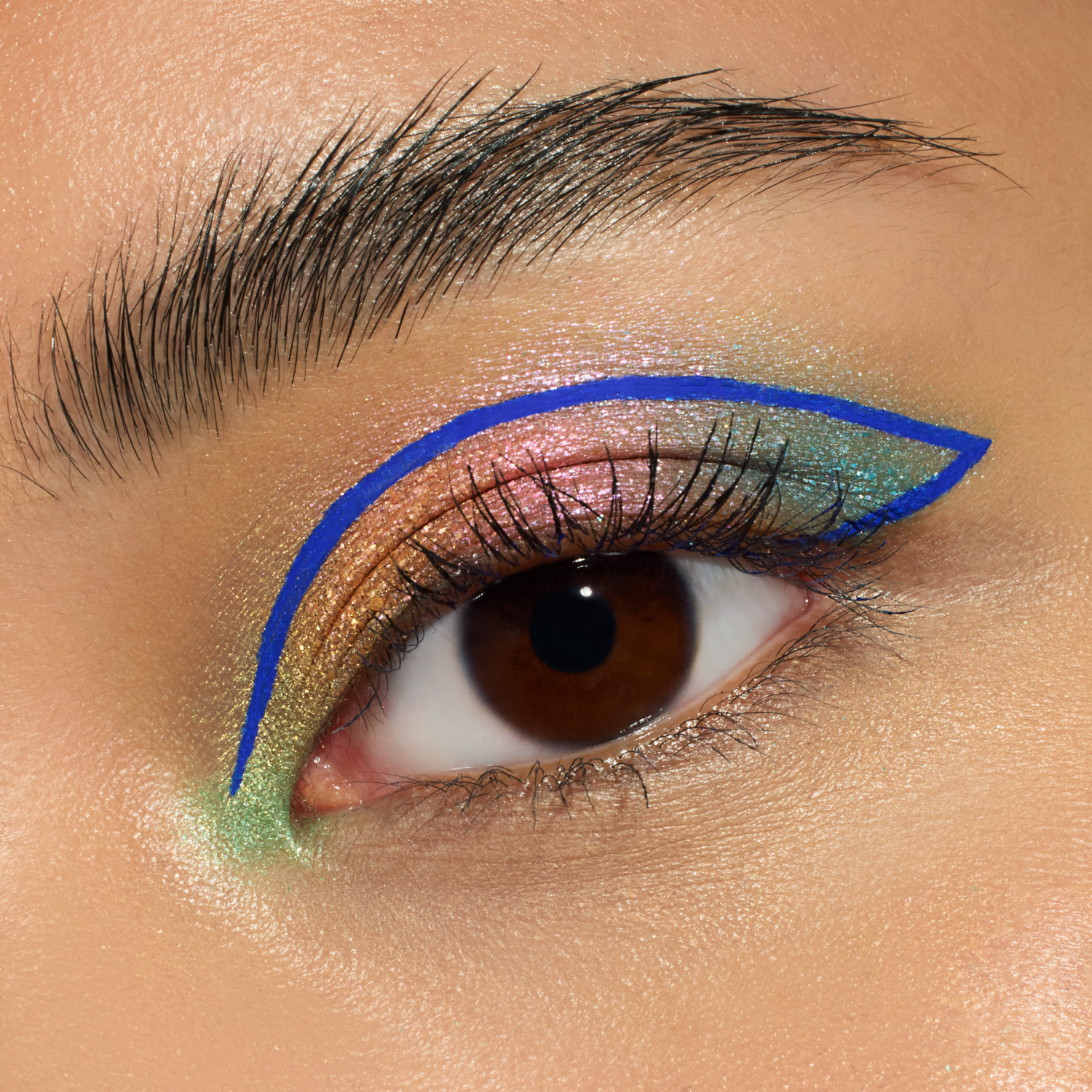 Delineador De Ojos Líquido Colour It! ESSENCE